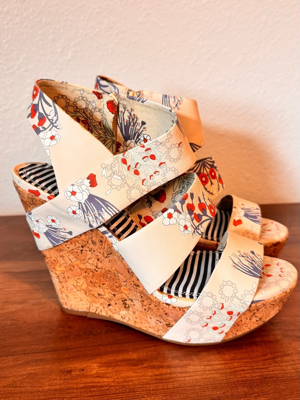 NWT Gianni Bini Floral Open Toe Strappy Wedge 4.5" Heel Shoes size 8.5 M